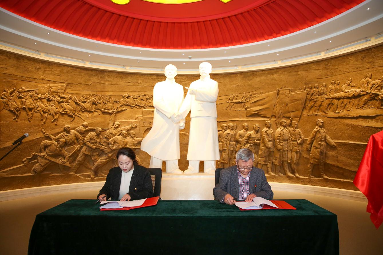 校地共建融思政 红色铸魂育新人——必赢242net官网大思政课实践教学基地揭牌暨第三十九期入团仪式