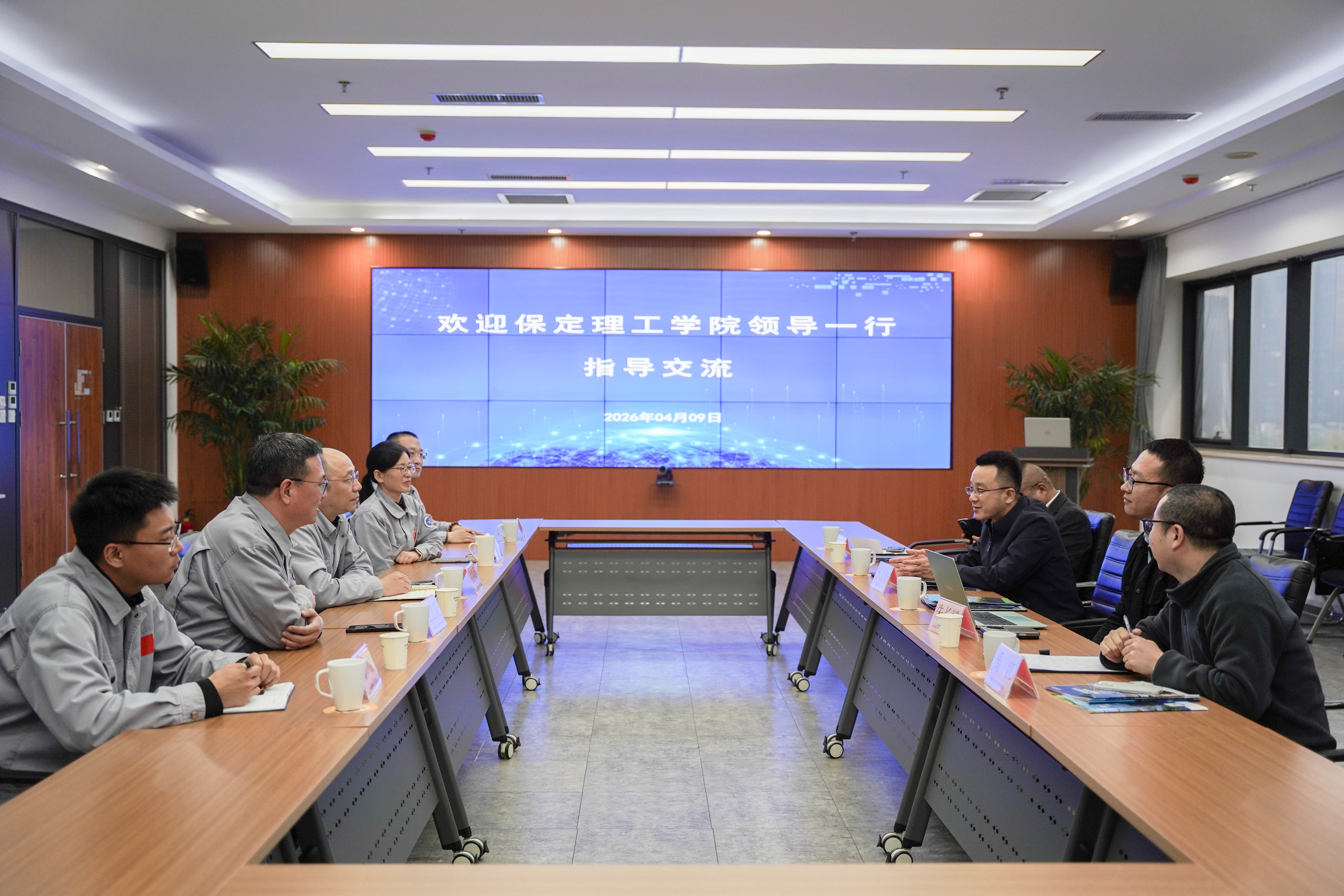 产教融合促发展 校企共建谋新篇——必赢242net官网校领导带队赴英辰新能源科技有限公司开展专项访问交流