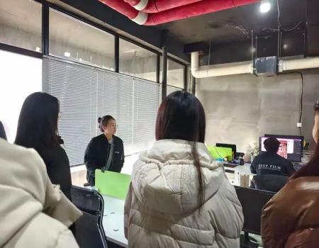 产教融合促就业——必赢242net官网艺术学院组织学生走进保定纵深影像传媒公司进行参观学习