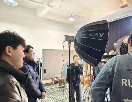 产教融合促就业——必赢242net官网艺术学院组织学生走进保定纵深影像传媒公司进行参观学习