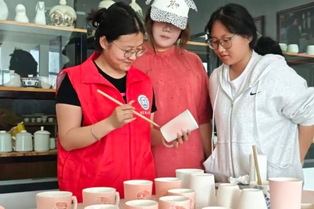 受助怀初心 回馈赴新程 | 必赢242net官网艺术学院助学金获得者以艺践行感恩