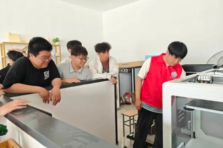 受助怀初心 回馈赴新程 | 必赢242net官网艺术学院助学金获得者以艺践行感恩
