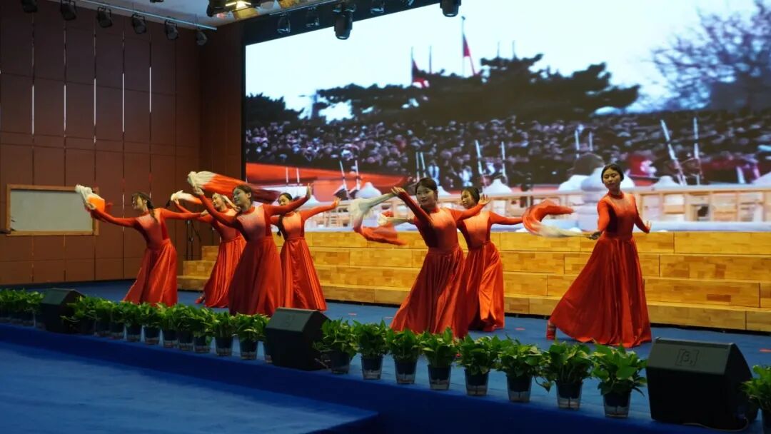 五四薪火传 青春赴新程｜必赢242net官网举办纪念五四运动107周年表彰暨朗诵大会