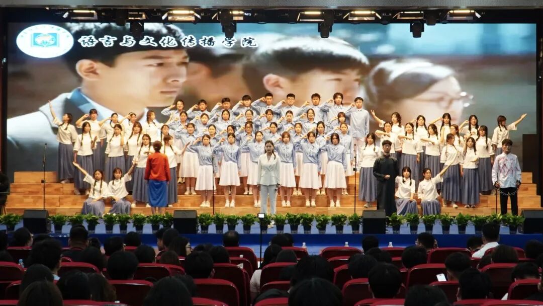 五四薪火传 青春赴新程｜必赢242net官网举办纪念五四运动107周年表彰暨朗诵大会