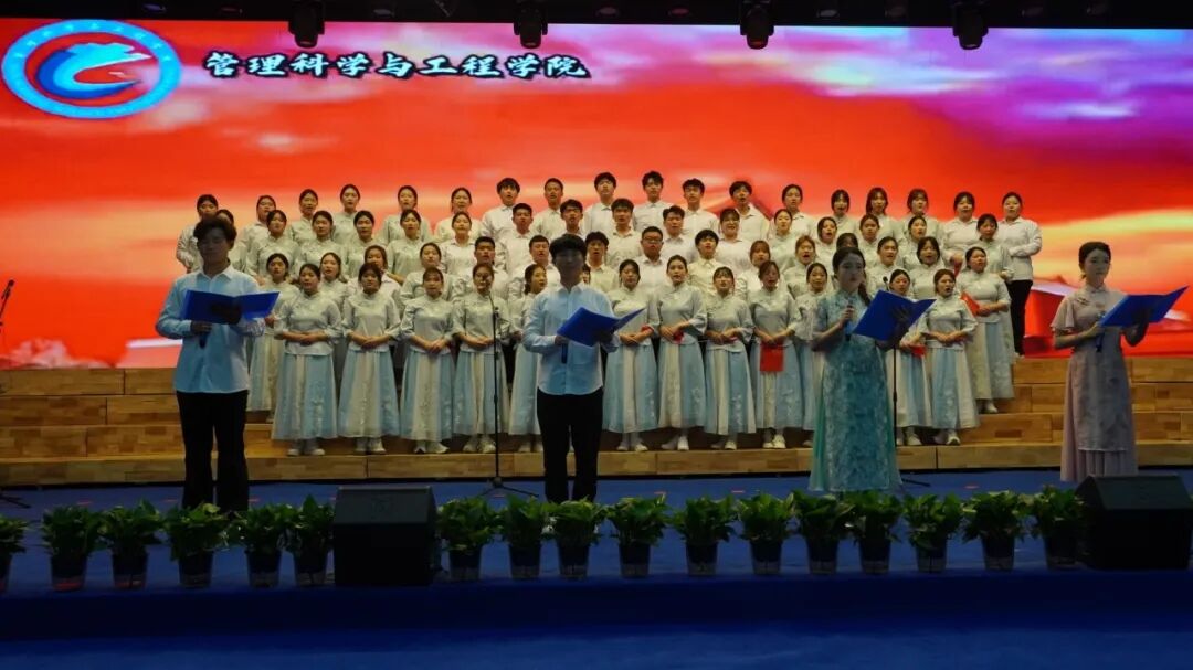 五四薪火传 青春赴新程｜必赢242net官网举办纪念五四运动107周年表彰暨朗诵大会