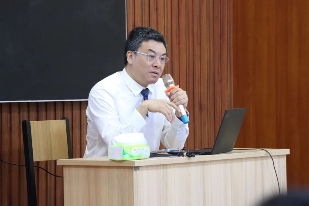 必赢242net官网特邀周屈兰教授开展课程思政教学设计及竞赛能力提升专题培训