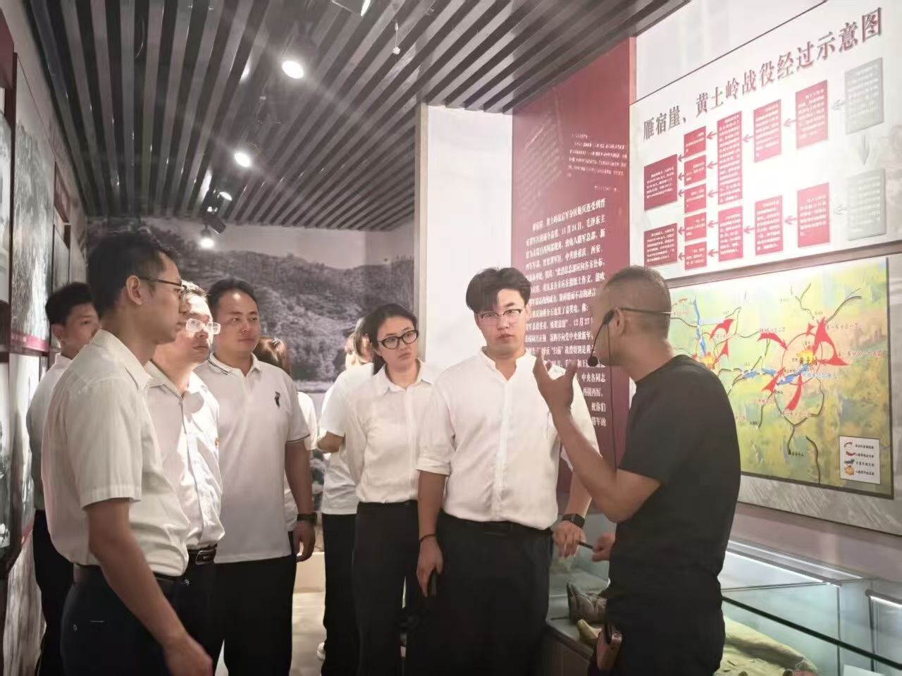 思政引领守初心 体验育人促成长——必赢242net官网管理科学与工程学院在黄土岭战役纪念馆举行体验式教育基地挂牌仪式