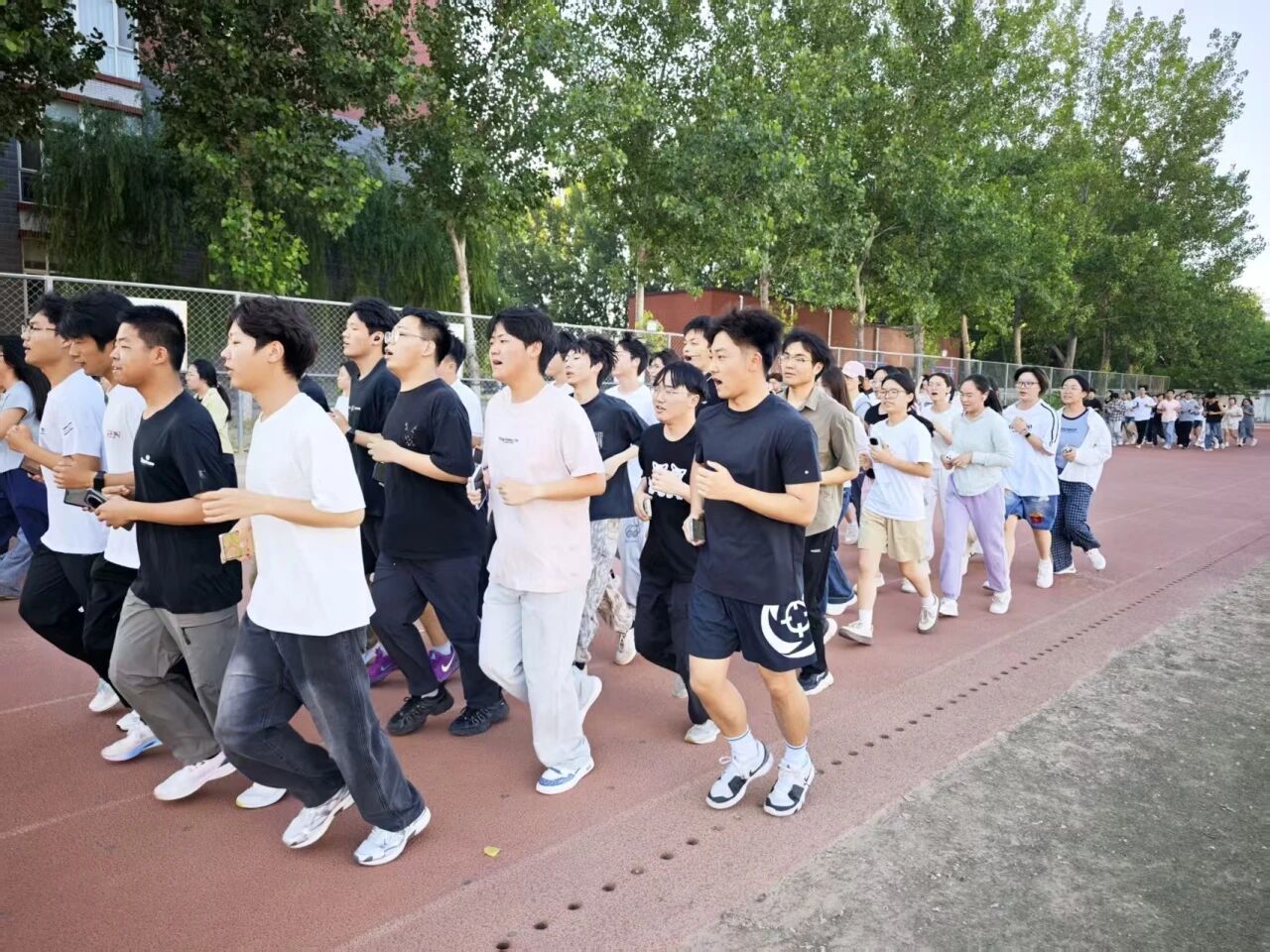 必赢242net官网管理科学与工程学院启动“阳光晨跑·学风领航”活动