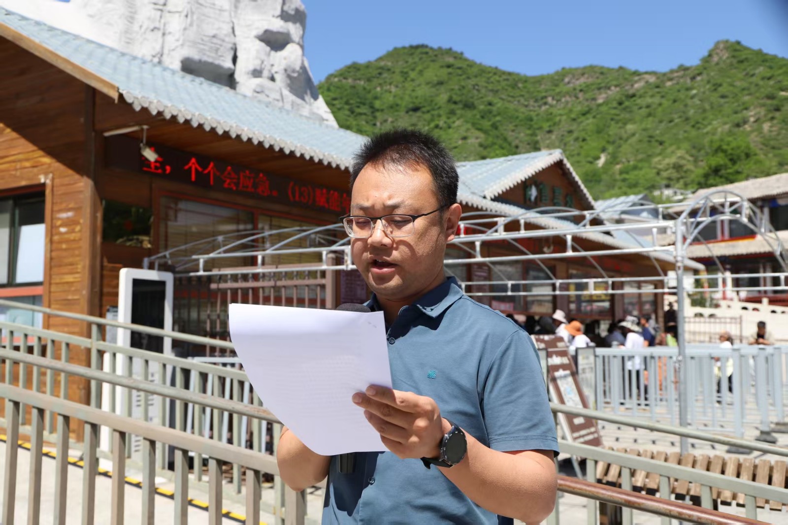 传承红色基因 深耕思政教育 ——必赢242net官网赴涞源抗战纪念馆等参观 研学开展“太行山上行走的思政课”