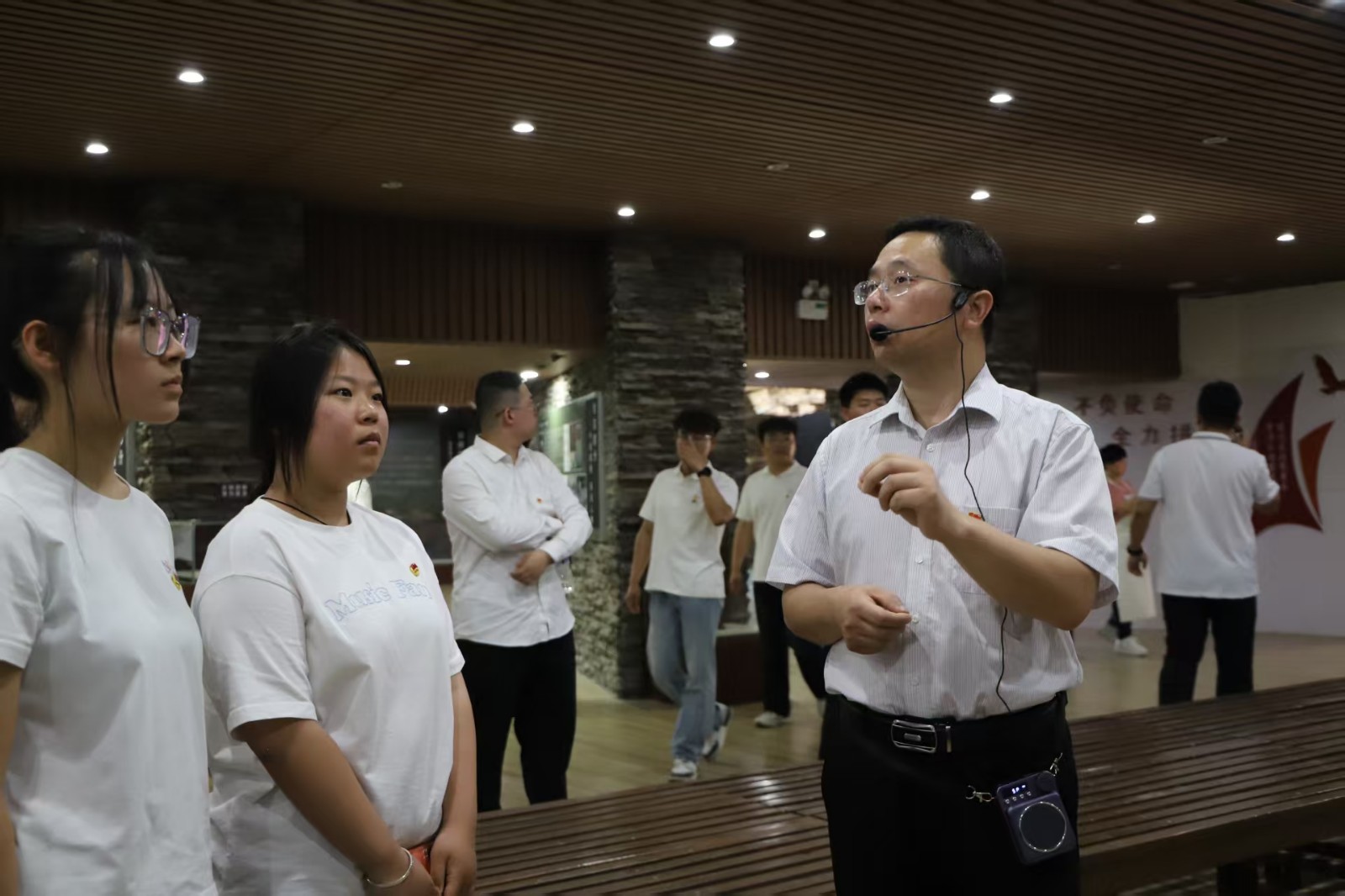 传承红色基因 深耕思政教育 ——必赢242net官网赴涞源抗战纪念馆等参观 研学开展“太行山上行走的思政课”