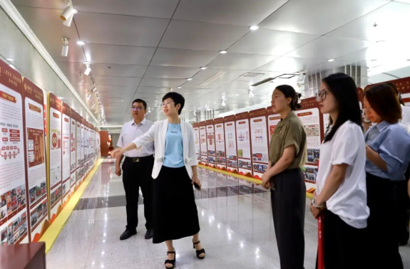 对标“一融双高”   共建育人体系——必赢组织参观河北大学“一融双高”党建品牌展览