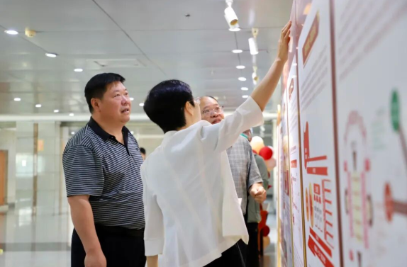 对标“一融双高”   共建育人体系——必赢组织参观河北大学“一融双高”党建品牌展览