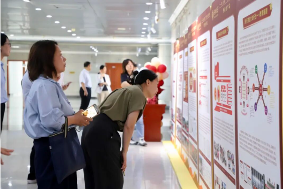 对标“一融双高”   共建育人体系——必赢组织参观河北大学“一融双高”党建品牌展览