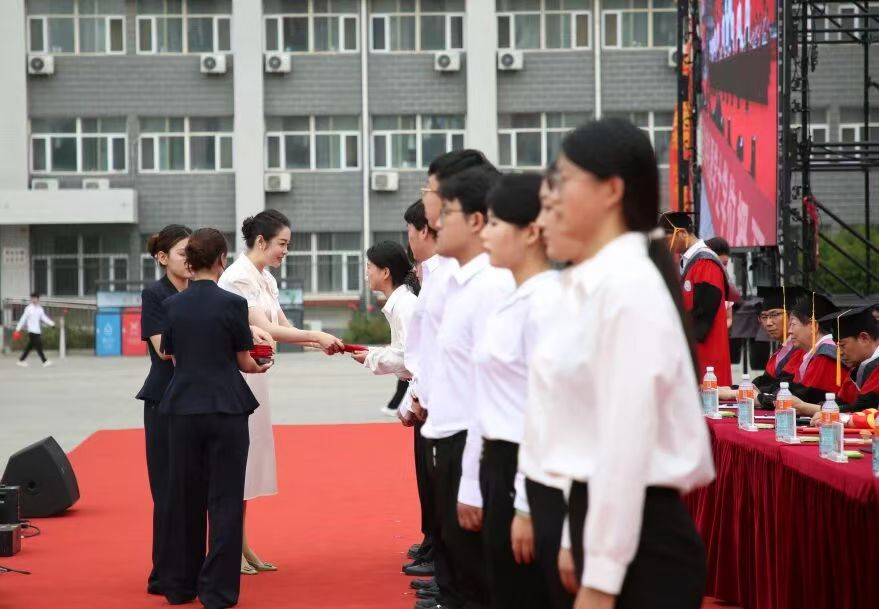 必赢242net官网隆重举行2026届毕业典礼暨学士学位授予仪式