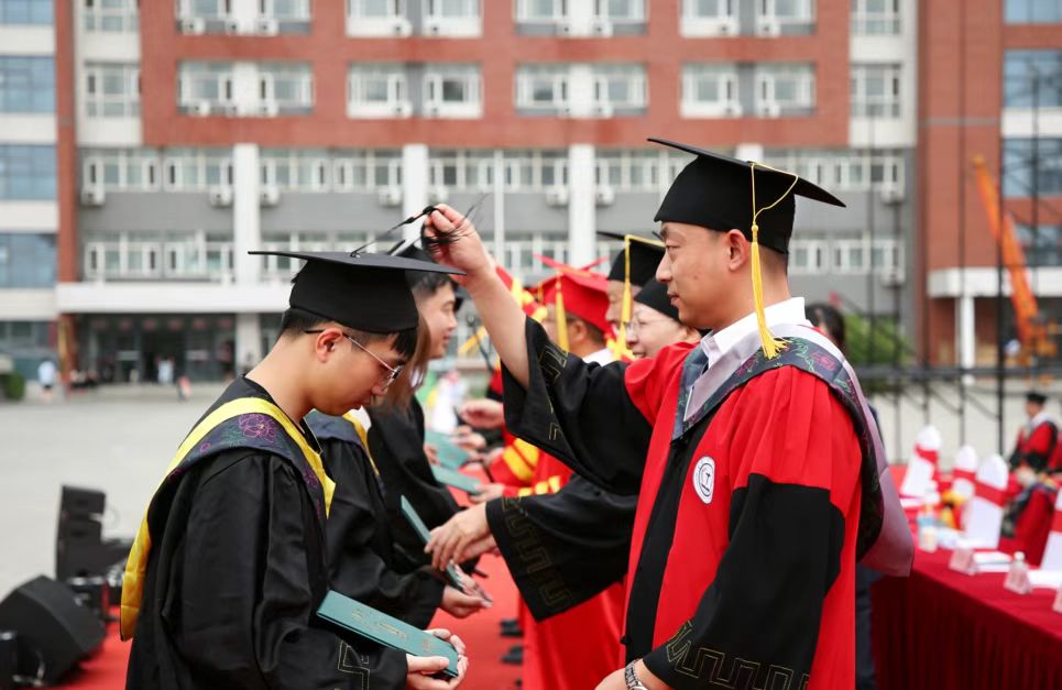必赢242net官网隆重举行2026届毕业典礼暨学士学位授予仪式