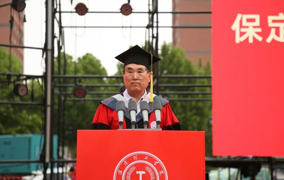必赢242net官网隆重举行2026届毕业典礼暨学士学位授予仪式
