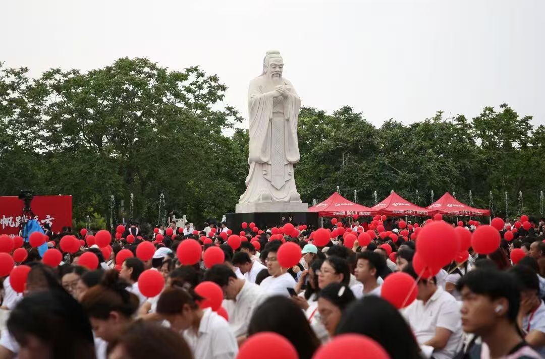 必赢242net官网隆重举行2026届毕业典礼暨学士学位授予仪式