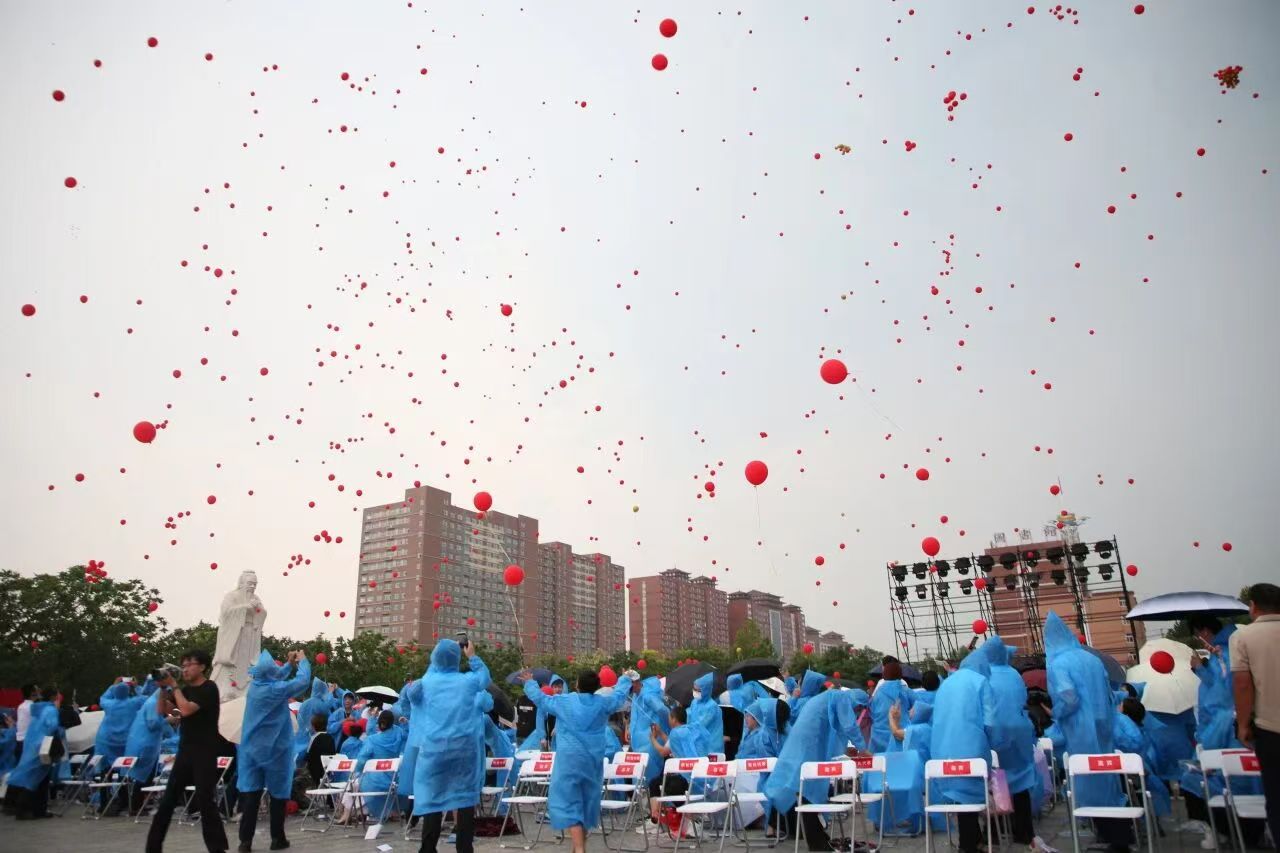 必赢242net官网隆重举行2026届毕业典礼暨学士学位授予仪式