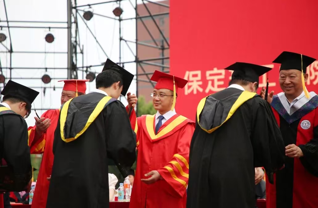 必赢242net官网隆重举行2026届毕业典礼暨学士学位授予仪式