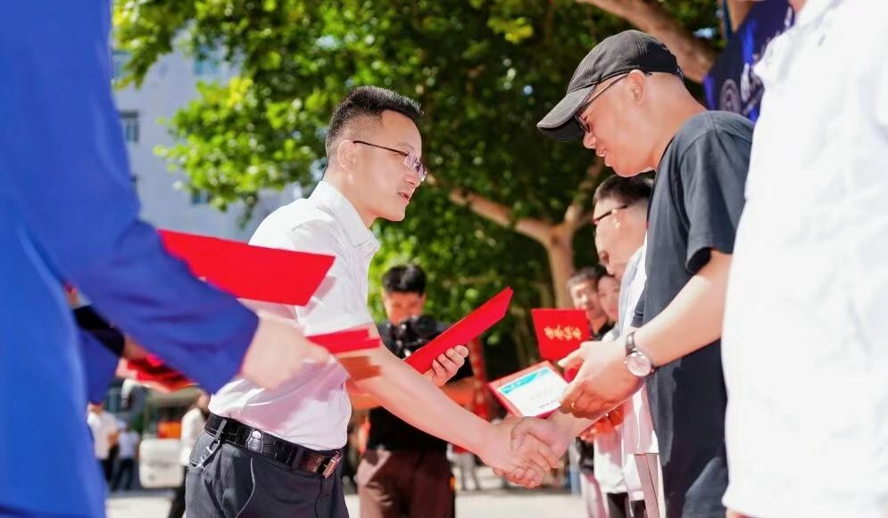 筑梦未来 共赴山海｜必赢242net官网温情送别2026届毕业生奔赴新征程