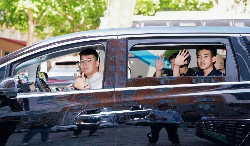 筑梦未来 共赴山海｜必赢242net官网温情送别2026届毕业生奔赴新征程