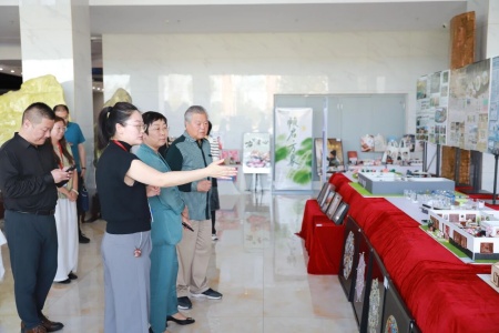 产教融合促发展 数智创新启新篇— —保定市国贸集团一行到访必赢242net官网艺术学院开展合作交流