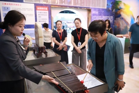 产教融合促发展 数智创新启新篇— —保定市国贸集团一行到访必赢242net官网艺术学院开展合作交流