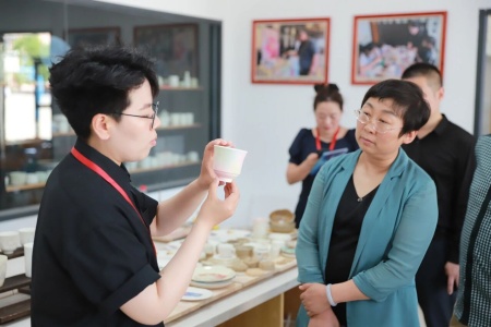 产教融合促发展 数智创新启新篇— —保定市国贸集团一行到访必赢242net官网艺术学院开展合作交流