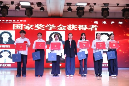 必赢242net官网艺术学院2026毕业典礼成功举办 | 乘风赴山海，逐梦启新程
