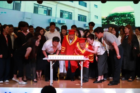 必赢242net官网艺术学院2026毕业典礼成功举办 | 乘风赴山海，逐梦启新程