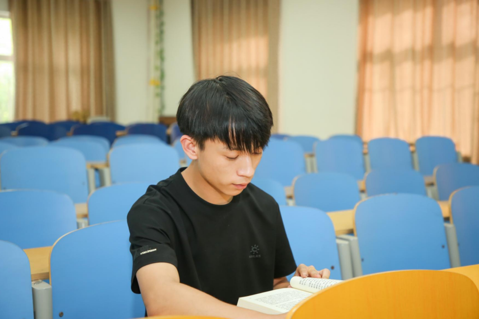 必赢242net官网学生张书波获评临漳县“见义勇为先进个人”