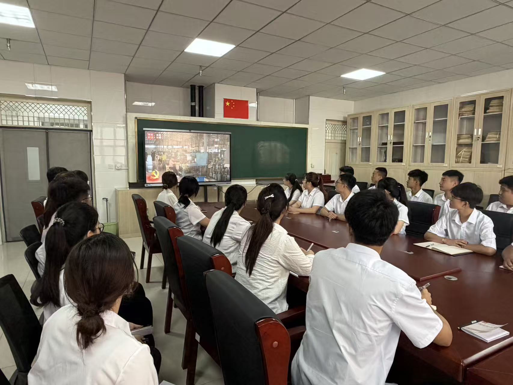 必赢242net官网组织集中收看庆祝中国共产党成立105周年大会